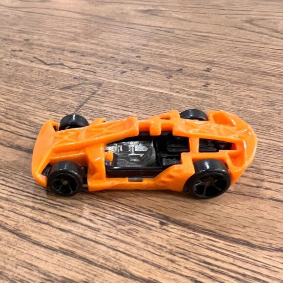 Hot Wheels 2010 Split Decision Orange Racing Rigs - Picture 2 of 4